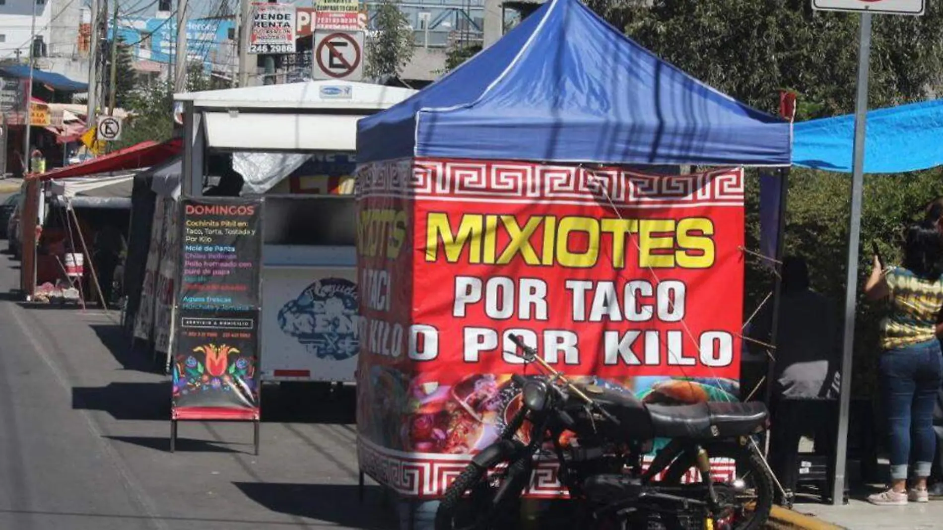 Líderes de ambulantes cobran por tener un espacio